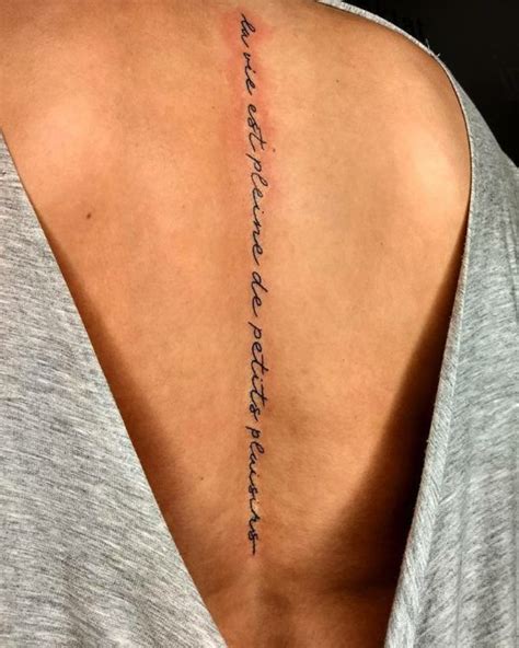 tatuaje frase columna hombre|Frases para tatuajes en la columna